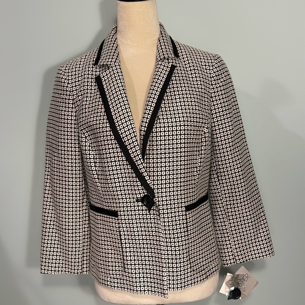 Kasper NWT square textured blazer with button closure Size 6